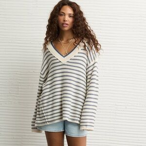 AE Big Hug V-Neck Sweater
